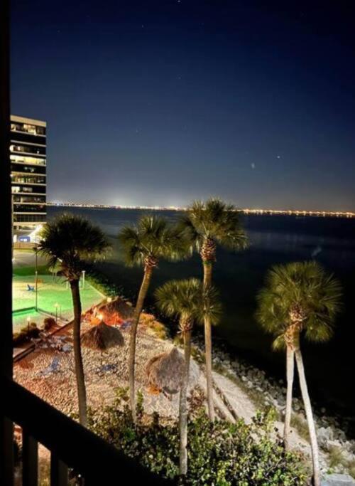 On The Rocks Villa Tampa Buitenkant foto